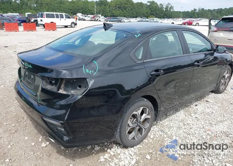 2021 Kia Forte Lxs z USA, uszkodzony, nr VIN 3KPF24AD1ME359044